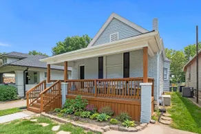 KC Explorer - Walkable 39th St. Bungalow + Parking - Image 2