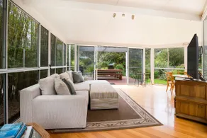 Malda's Retreat - Pet Friendly Absolute Beachfront - Image 4