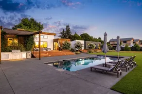 Luxury Villa Year-Round Heated Pool Hot Tub Fire Pit Lawn - Image 5