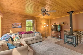 Cozy Riverfront Getaway: Fishing On-Site! - Image 3