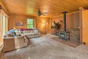 Cozy Riverfront Getaway: Fishing On-Site! - Image 4