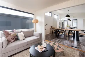 Kennington Beach Getaway with Spa - Image 2