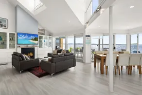 WATERFRONT WONDERLAND - ¡Casa de lujo de 5 dormitorios frente al mar con ascensor! - Image 4