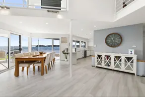 WATERFRONT WONDERLAND - ¡Casa de lujo de 5 dormitorios frente al mar con ascensor! - Image 2