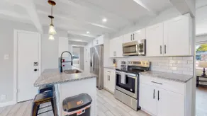 Comfortable Family Home in Beautiful Neighborhood - Image 5