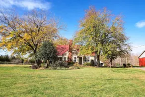 Farmhouse Cottage on 10 Acres: Trails On-Site - Image 3