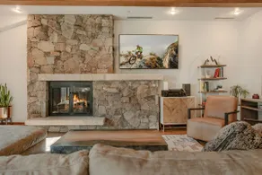 2 Min Walk to Lift + Penthouse Condo w/ Parking - Image 4