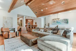 2 Min Walk to Lift + Penthouse Condo w/ Parking - Image 5