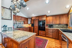Luxe Mountain Gem: Hot Tub, Skiing & Trails Nearby - Image 4