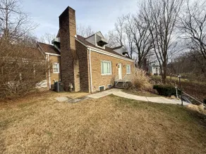 Incredible 5 bed 2 bath w/ HOT TUB close to Pitt - Image 5