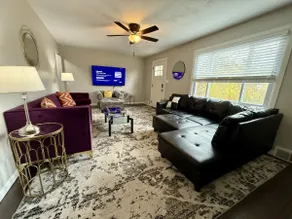 Incredible 5 bed 2 bath w/ HOT TUB close to Pitt - Image 3