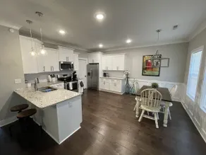 Modern and Charming Cottage - Image 3