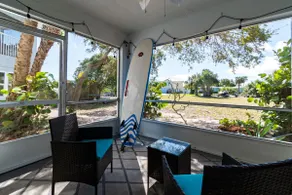 Coastal cottage w/ screened patio|Steps From Beach - Image 2