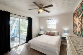 Coastal cottage w/ screened patio|Steps From Beach - Image 4