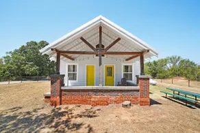 The Trailway House- Equestrian Friendly - Image 2
