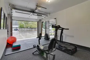 Lovely Vancouver Retreat w/ Home Gym! - Image 2