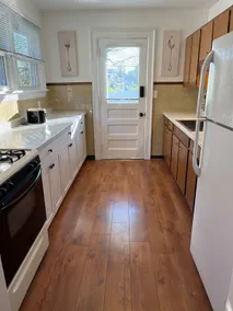 Hunter #1, Private One Bed near Xavier & Downtown - Image 3