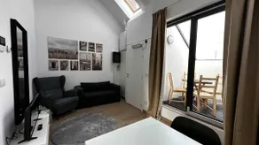 OneLuxStay near Fashion District - Image 5