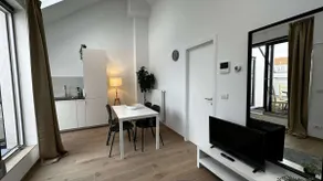 OneLuxStay near Fashion District - Image 2