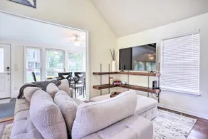 Cozy Home w/ Yard ~ 9 Mi to Dtwn Charleston! - Image 4
