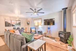 Near Hiking & Main St! Mtn-View Red River Retreat - Image 4