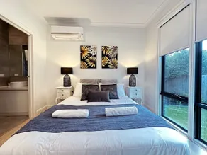 Luxury Glen Waverley Townhouse 4BR3BA Backyard - Image 5