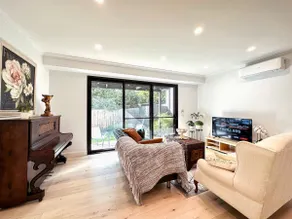 Luxury Glen Waverley Townhouse 4BR3BA Backyard - Image 2