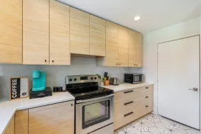 Modern 4-Bedroom Home w/ Fully Fenced Yard - Image 3
