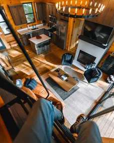 New Treehaus w/ Amazing Views, Hot tub 2/2 + loft - Image 4