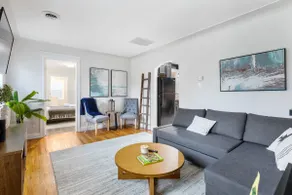 Stylish, Cute & Homey Livonia Getaway - Image 5