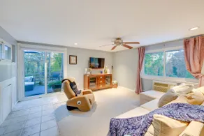 Cozy Dix Hills Apt w/ Deck ~ 7 Mi to Beach! - Image 2