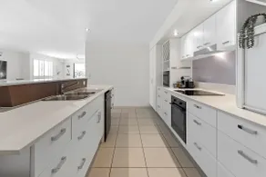 City oasis - 3 BR apt. on Maroochy river, pool, AC - Image 2