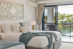 Stunning Waterfront Coastal Retreat, sleeps 13 - Image 3