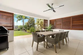 Stunning Waterfront Coastal Retreat, sleeps 13 - Image 4