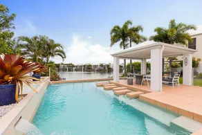 Stunning Waterfront Coastal Retreat, sleeps 13 - Image 2
