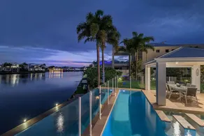 Stunning Waterfront Coastal Retreat, sleeps 13 - Image 5