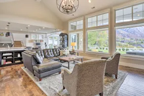 Luxe Sandy Home with Hot Tub 9 Mi to Skiing - Image 4