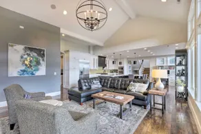 Luxe Sandy Home with Hot Tub 9 Mi to Skiing - Image 5