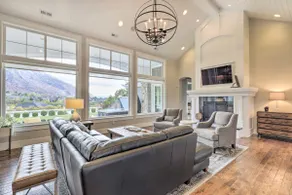 Luxe Sandy Home with Hot Tub 9 Mi to Skiing - Image 2