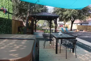 Hot tub, cowboy pool near the Pearl, Riverwalk - Image 4