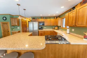 Farmer Lake Lodge: Ultimate Lakefront Escape - Image 3