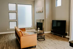 Spacious Townhome on Washington Ave! - Image 4