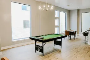 Spacious Townhome on Washington Ave! - Image 3