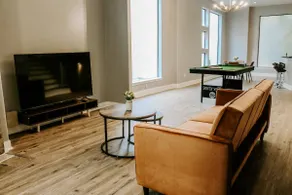 Spacious Townhome on Washington Ave! - Image 2
