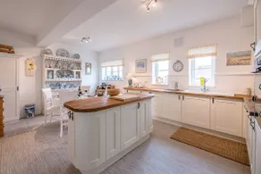4 Ropers Court, Lavenham - Image 4