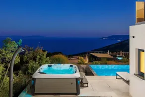Villa Aristea with sea view, jacuzzi and infinity pool - Image 3