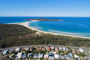 Oceans 22 at Fingal Bay - Image 4