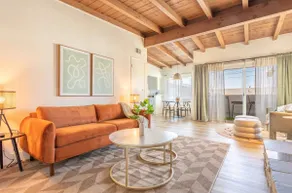Manhattan Beach 2BR + Private Studio | Parking - Image 2