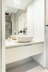 Sophisticated apartment & downtown views by REMS - Image 5