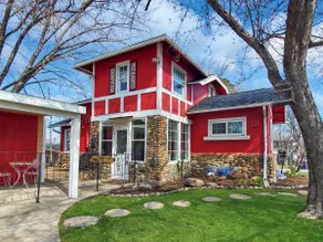 The Artsy Tartsy Cottage at the Lake - Image 5